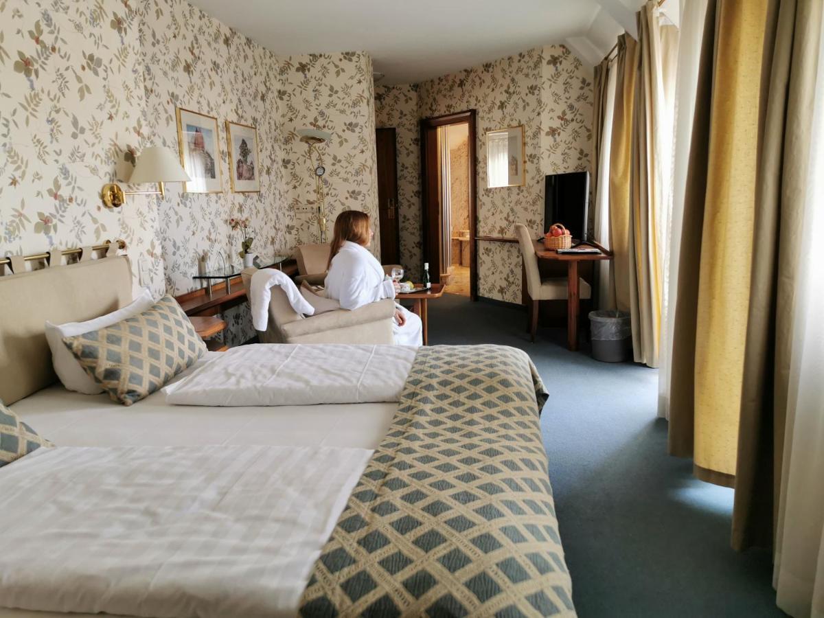 Hotel Cristal Nuremberg ภายนอก รูปภาพ